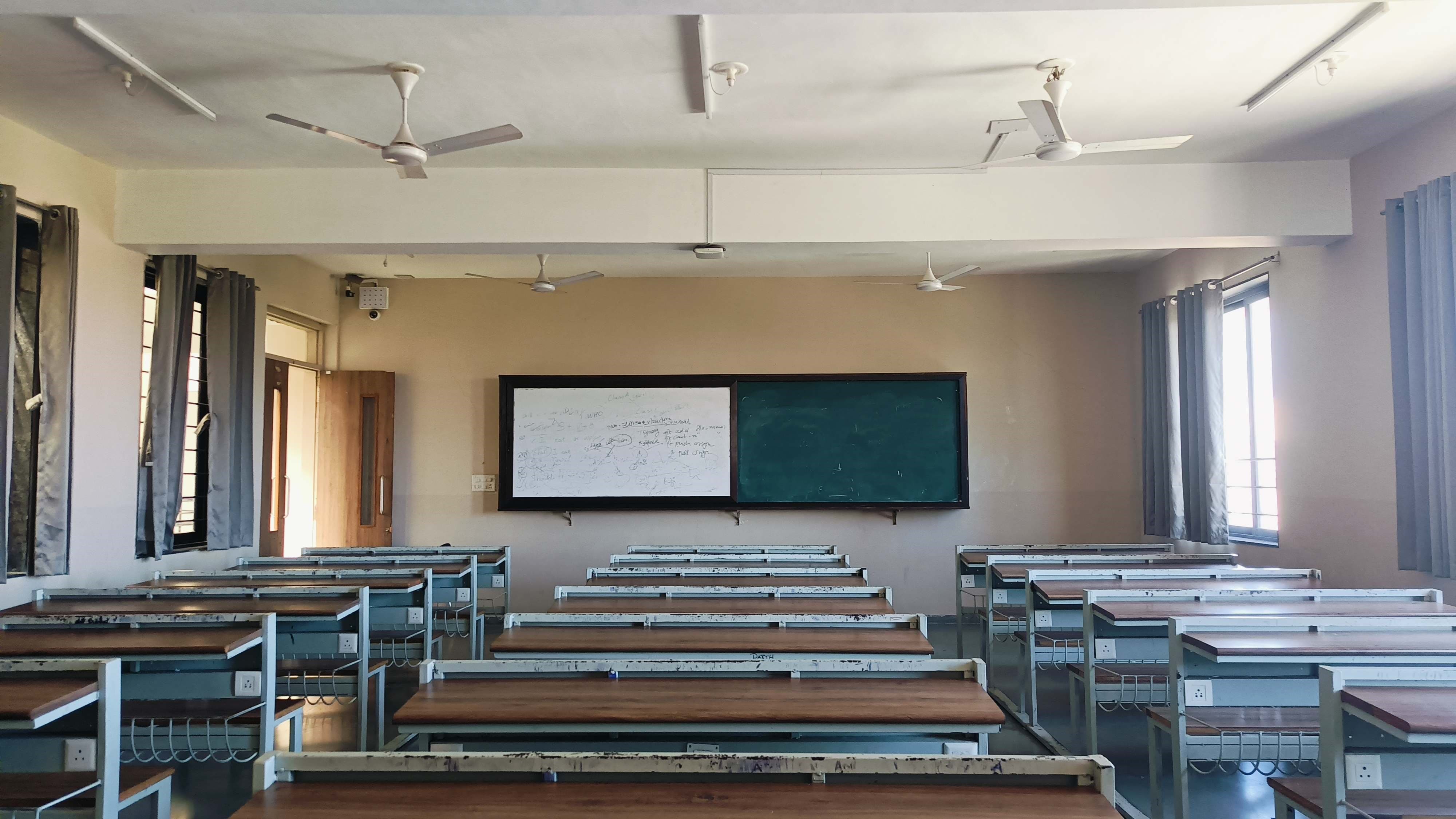 Parul University Academic Building photo 33